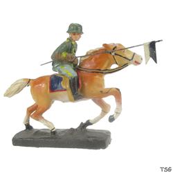 Elastolin Kavallerist mit eingelegter Lanze auf Galopp-Pferd