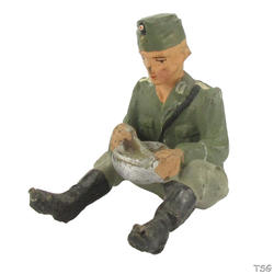 Lineol Soldier sitting, eating