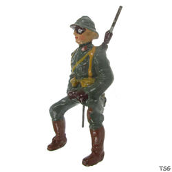Lineol Motorcycle infantry soldier sitting, for motorcycle, rifle on the back