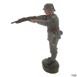 Elastolin Soldier standing, shooting with rifle