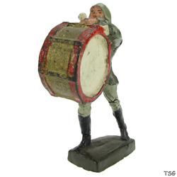 Armee Bass drummer marching