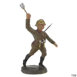 Kienel Soldier standing, throwing hand grenade