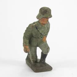 Lineol Soldier kneeling