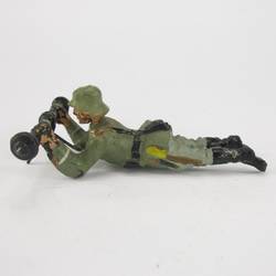 Lineol Soldier lying, with small range-finder