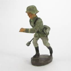 Elastolin Soldier assaulting, with hand grenade
